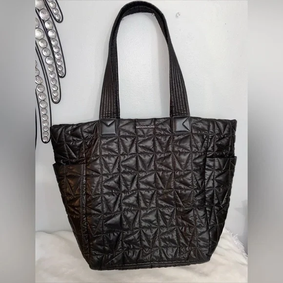 Michael Kors Winnie Quilted Nylon Black Large Tote 35TOUW4T3C - Picture 1 of 12